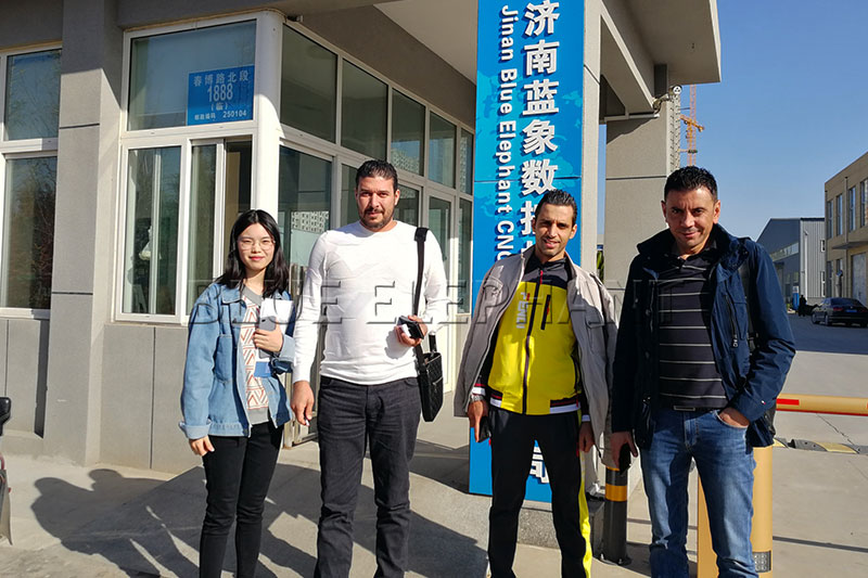 Welcome Syrian customers to visit the factory