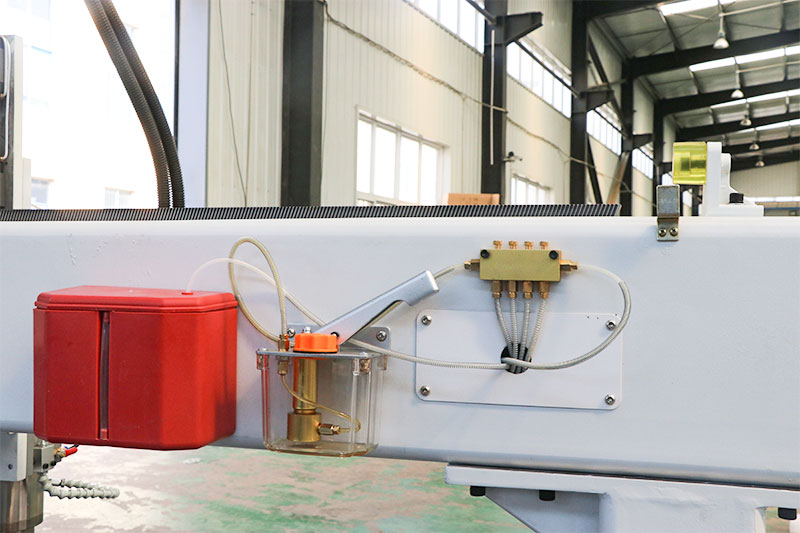 Manual lubrication system