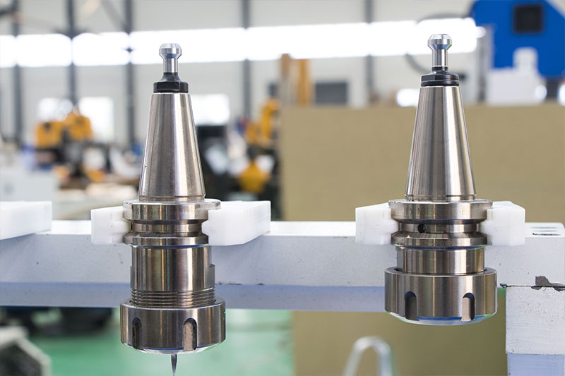 Linear automatic tool changer