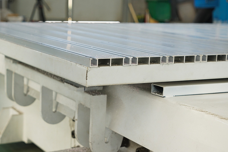 Aluminum working table