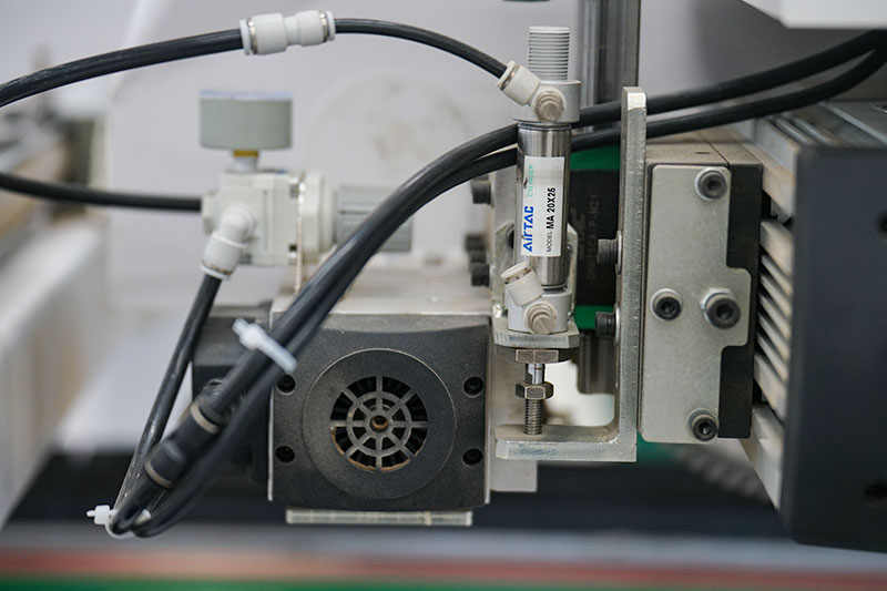 Auxiliary adjustment saw