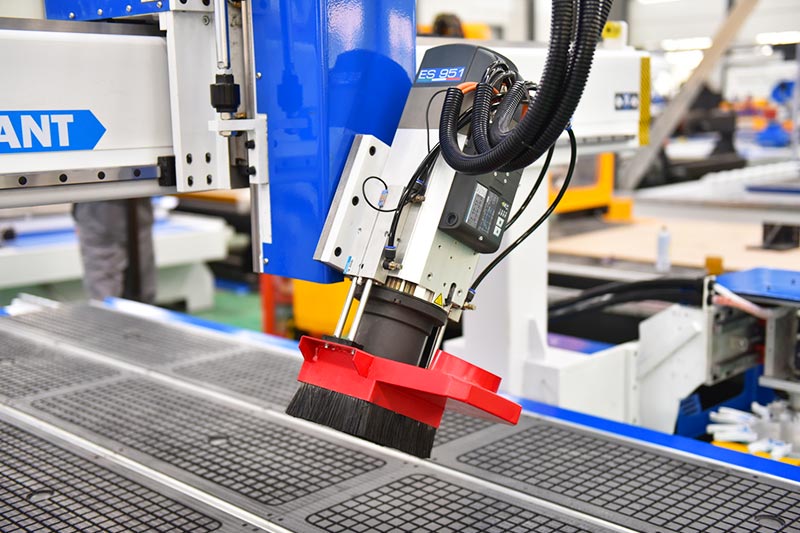 How to maintain the CNC router in summer