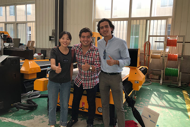 Welcome Mexican customers to visit the factory