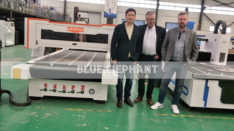 Customers from Sweden come to visit our factory, purchased our ATC machine and Cnc Oscillating Knife Cutting Machine (1)