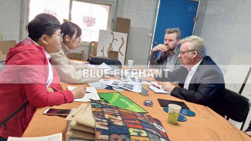 Customers from Sweden come to visit our factory, purchased our ATC machine and Cnc Oscillating Knife Cutting Machine (2)