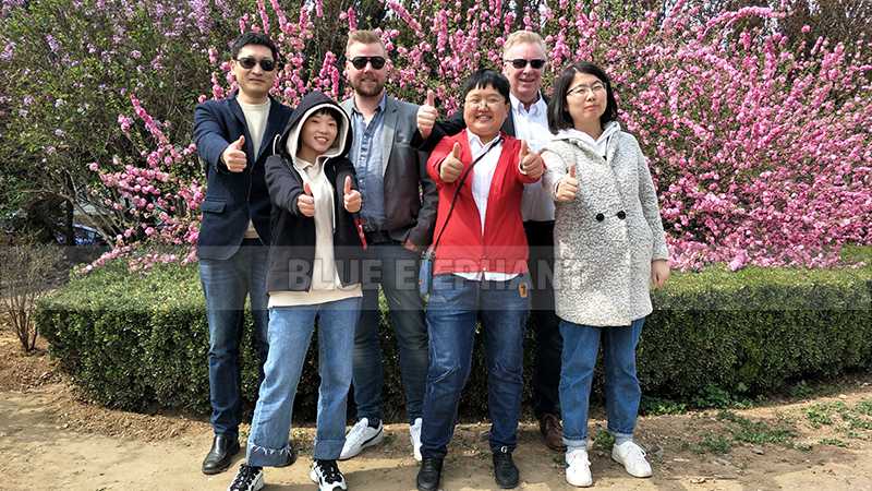 Customers from Sweden come to visit our factory, purchased our ATC machine and Cnc Oscillating Knife Cutting Machine (3)
