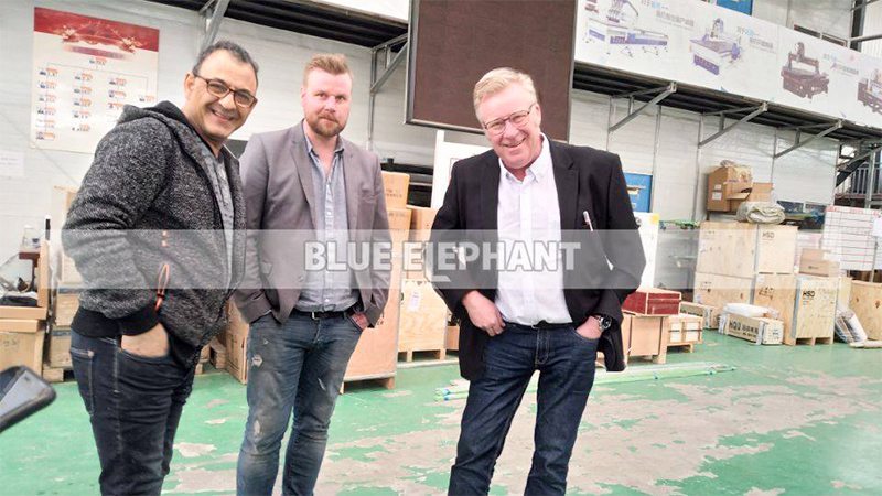 Customers from Sweden come to visit our factory, purchased our ATC machine and Cnc Oscillating Knife Cutting Machine (5)
