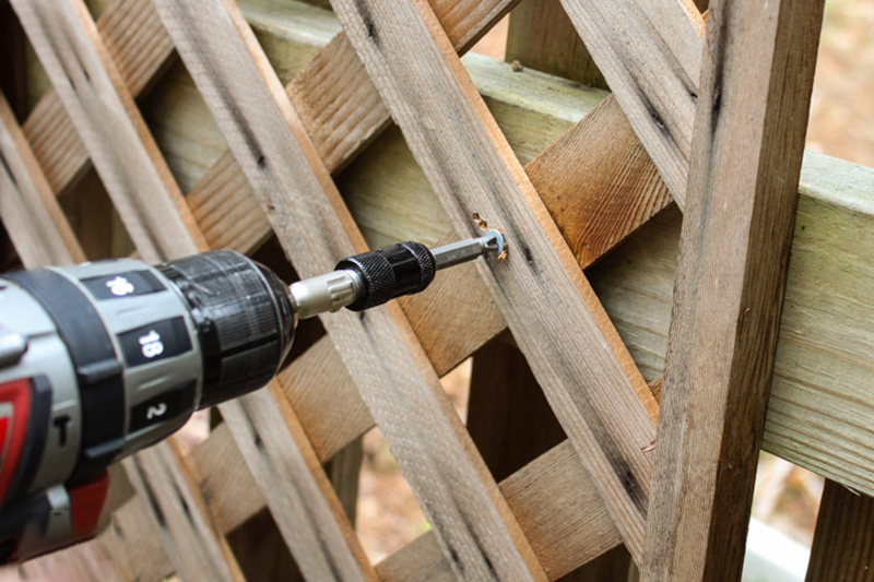 Handheld electric drill