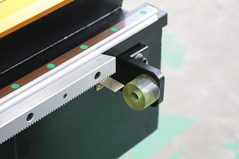 Linear guide