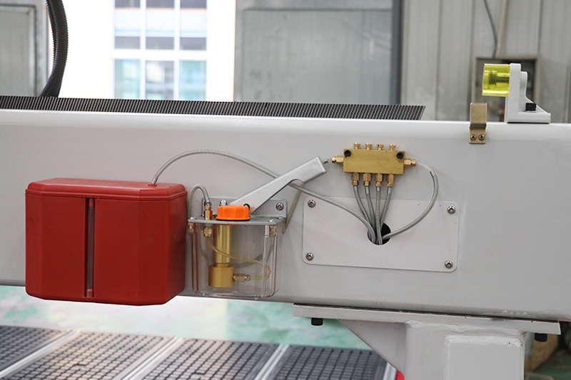 Manual lubrication system