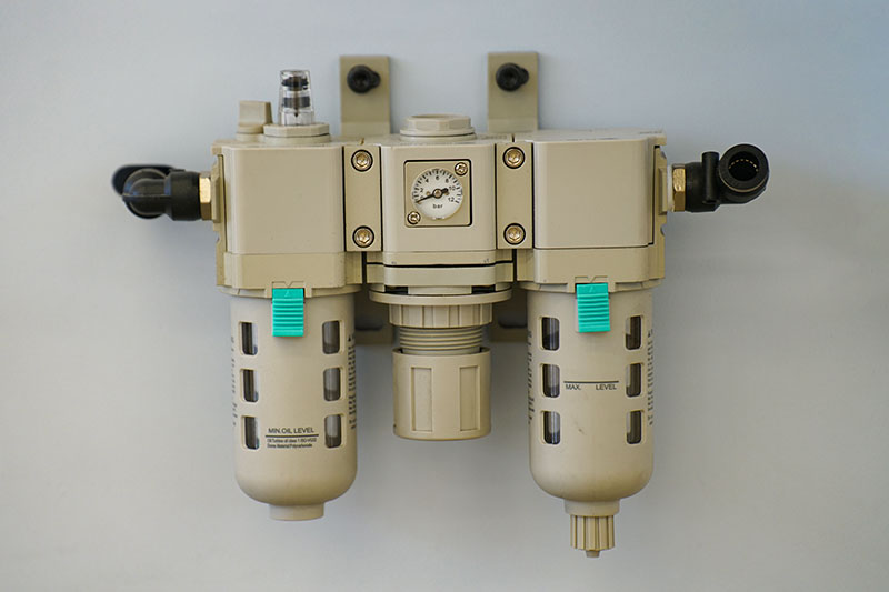 Oil-water separator