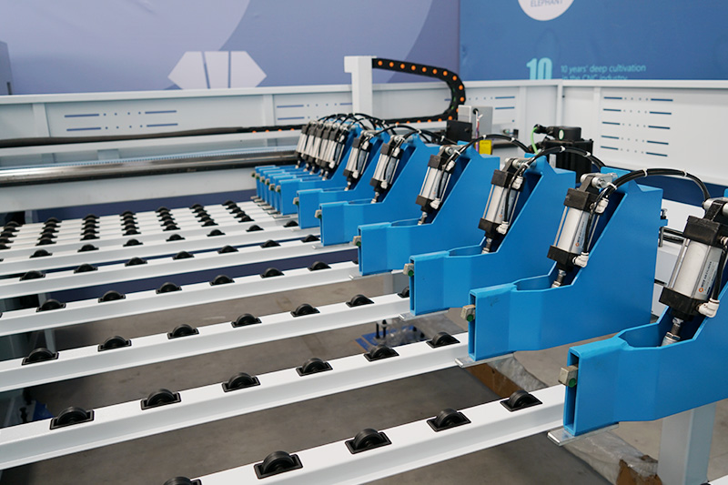 Feeding clamps