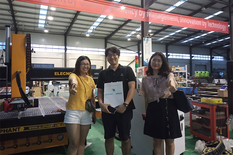 Welcome Korean customers to visit our factory