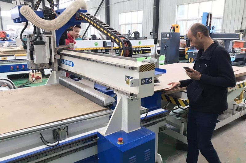 Welcome the US customers to visit our factory
